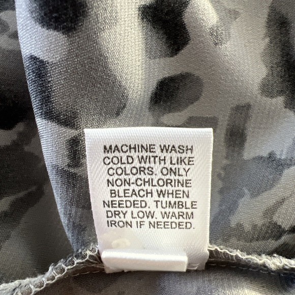 Express Shirt Womens Small White Gray Leopard Print Satin Office Career Party - Picture 9 of 9